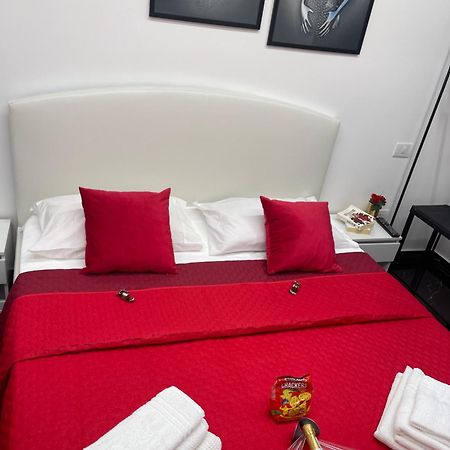 Lux House Naples Airport Hotel Bagian luar foto