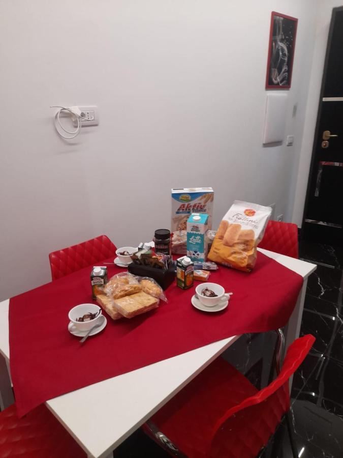 Lux House Naples Airport Hotel Bagian luar foto