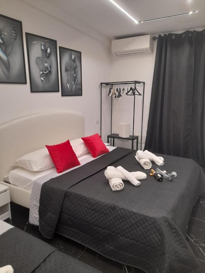 Lux House Naples Airport Hotel Bagian luar foto