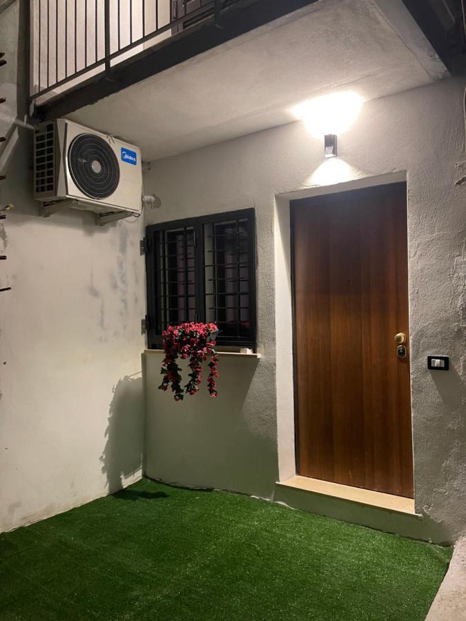 Lux House Naples Airport Hotel Bagian luar foto