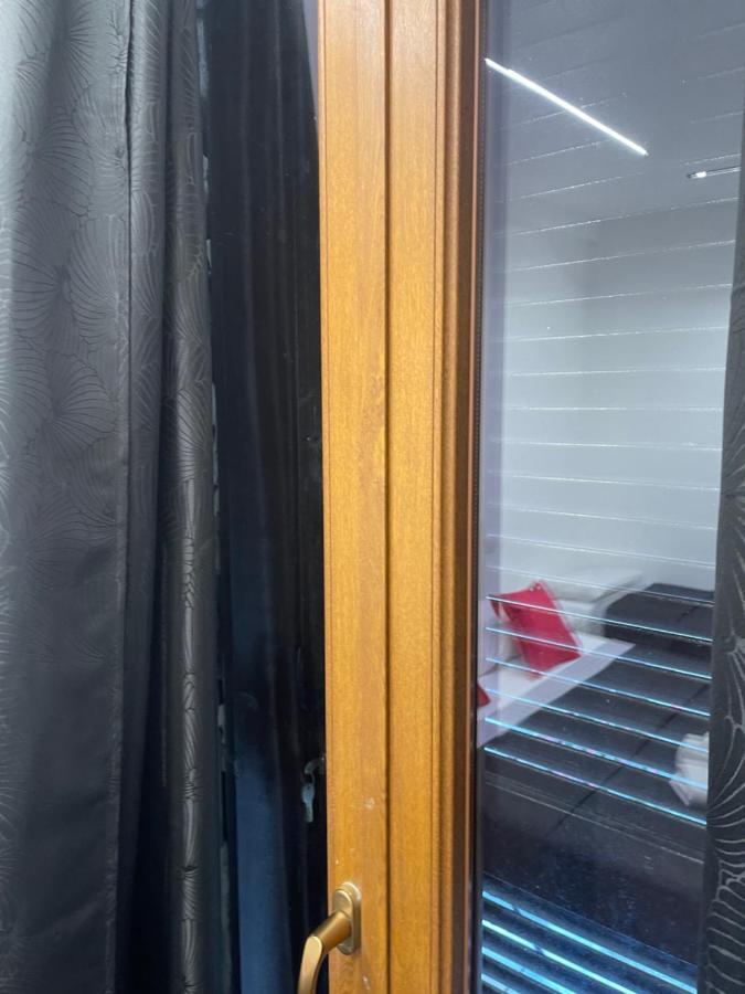 Lux House Naples Airport Hotel Bagian luar foto