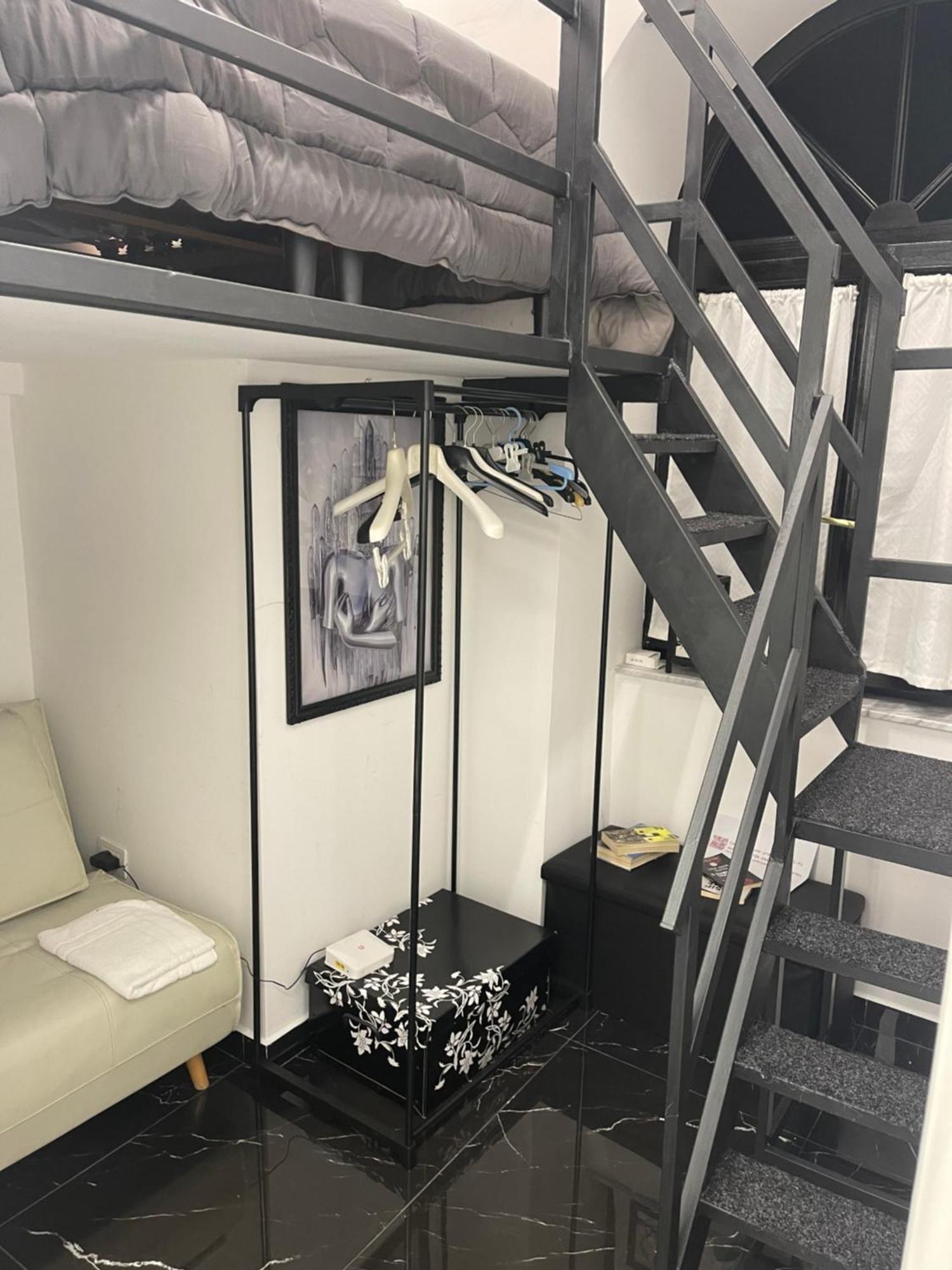 Lux House Naples Airport Hotel Bagian luar foto