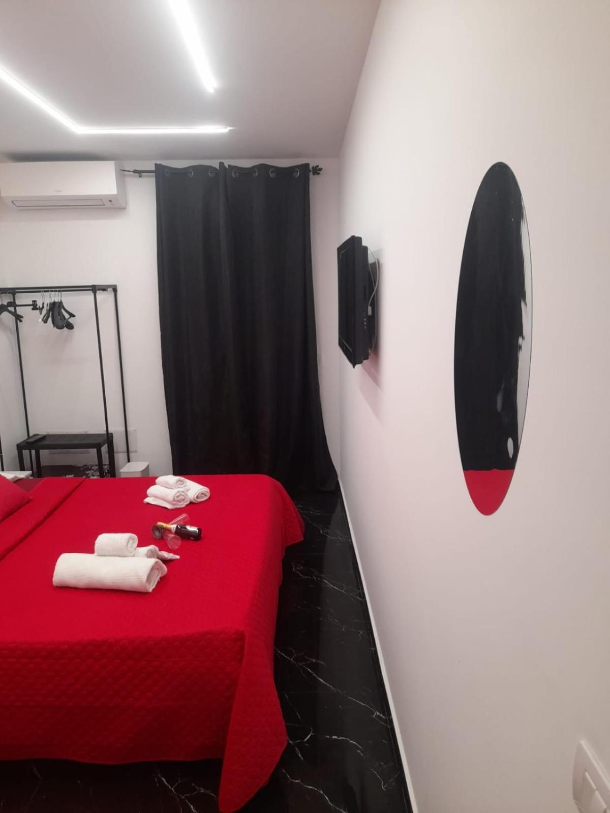 Lux House Naples Airport Hotel Bagian luar foto