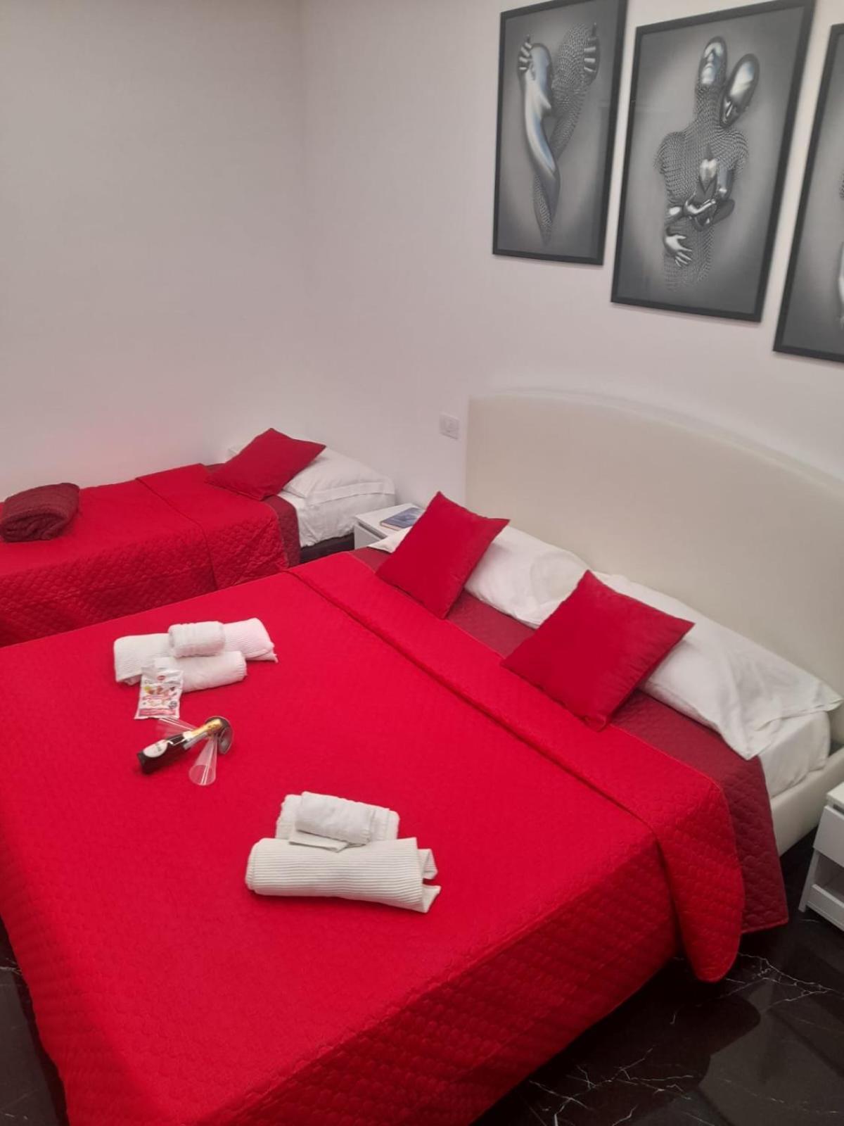 Lux House Naples Airport Hotel Bagian luar foto