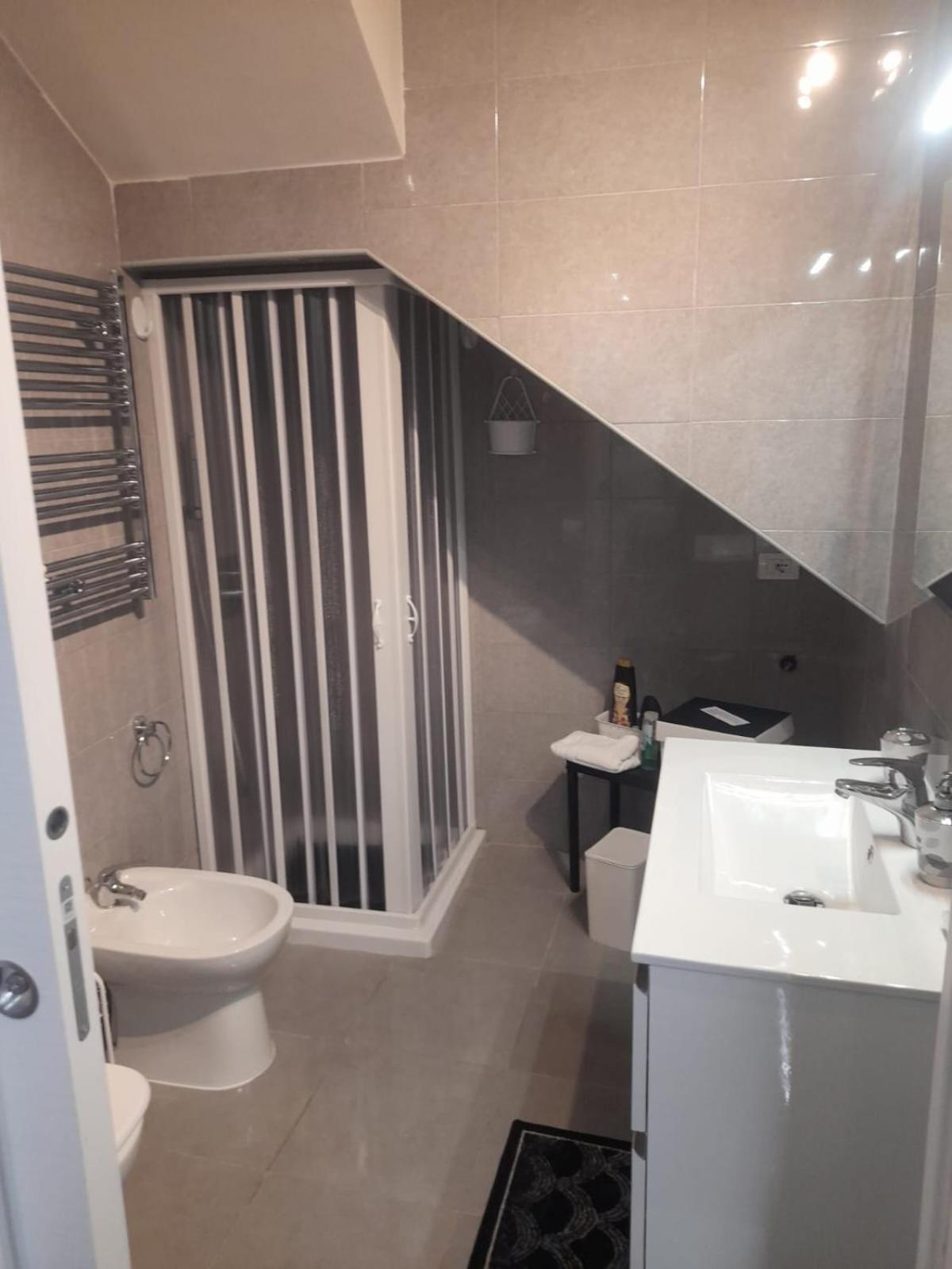 Lux House Naples Airport Hotel Bagian luar foto