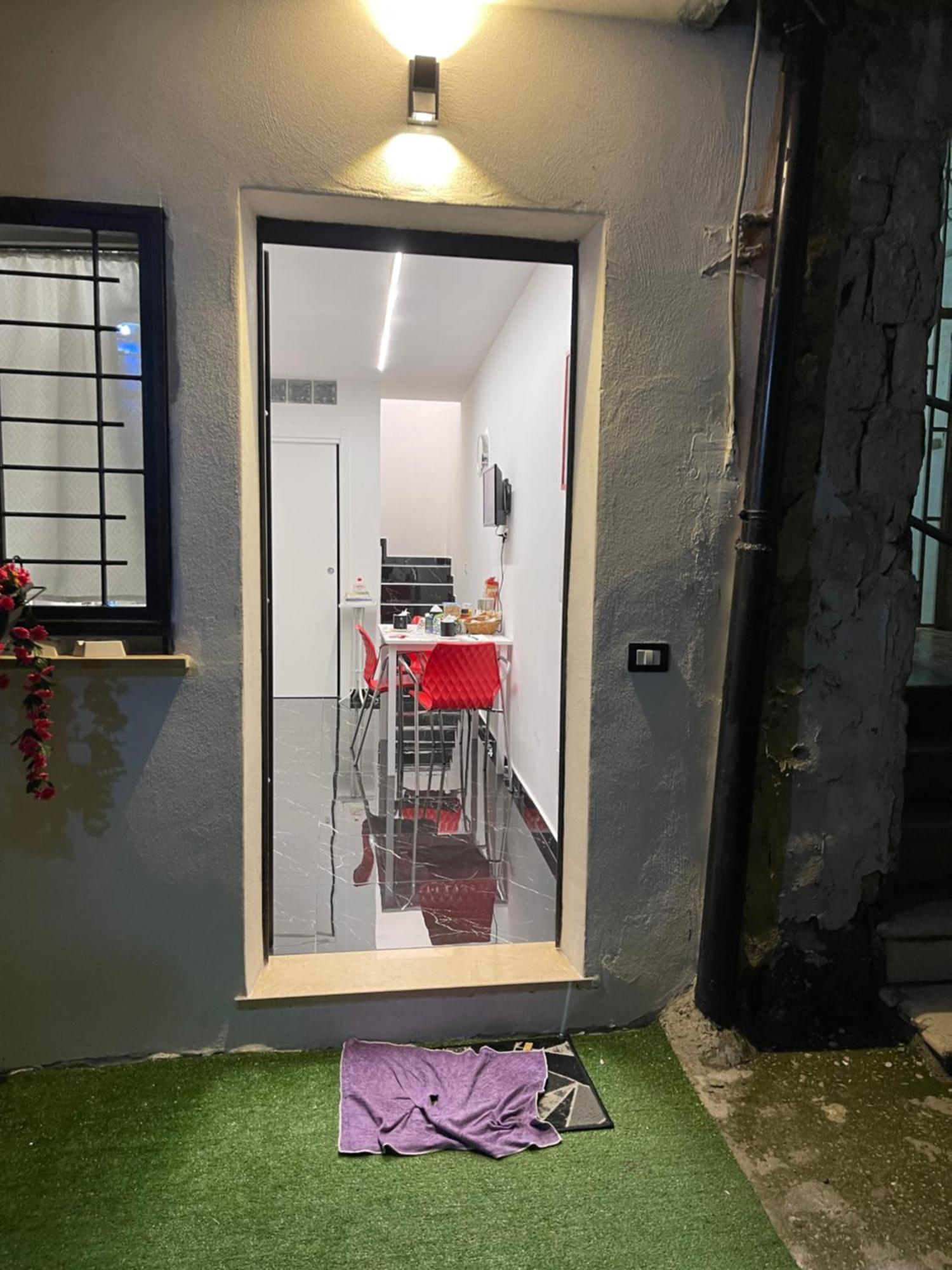 Lux House Naples Airport Hotel Bagian luar foto